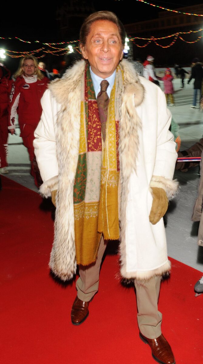 Траур в красном: ушла легенда, одевавшая Тейлор и Винтур