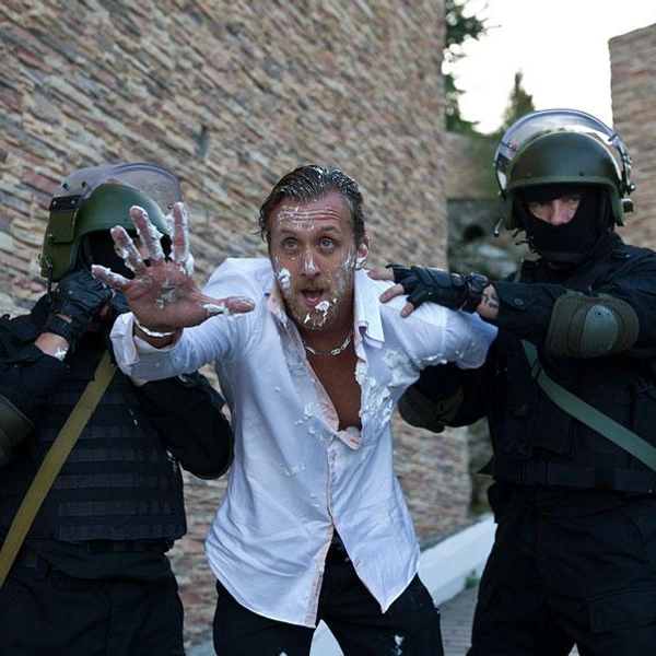 Актер играл начальника в комедии «Горько!»