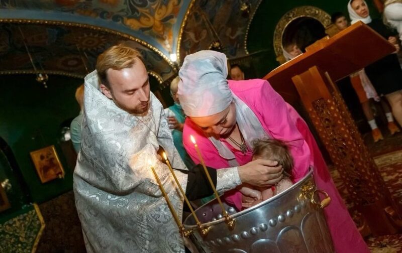 «Счастливой женщине пластика не нужна»: как 61-летняя Оксана Байрак обрела дочь и молодого мужа с разницей в 23 года