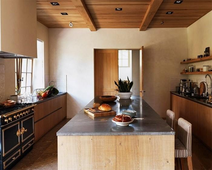 «Не люблю, когда дом похож на детский садик 70-х»: как выглядит особняк 59-летнего Степана Михалкова