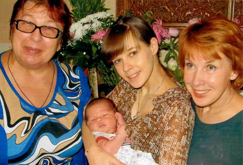 «Он копия мамы, но очень взрослый»: как выглядит 13-летний сын Катерины Шпицы от первого брака и почему актриса не делает культа из оценок