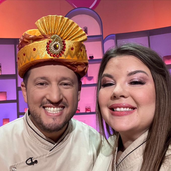 Ренат Агзамов поддерживает себя в отличной форме, несмотря на обилие сладостей.