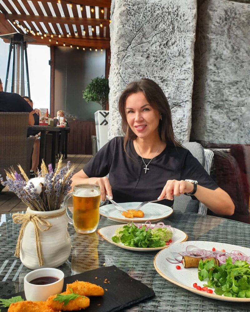 «Она человек непубличный»: как живёт первая жена Дмитрия Тарасова, которую он бросил ради Бузовой