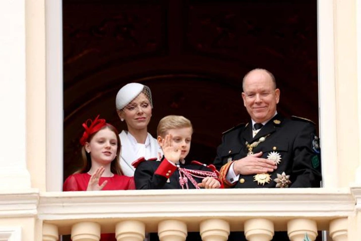 После женитьбы на Шарлен Уиттсток князь присылал Журовой фото с ней и детьми