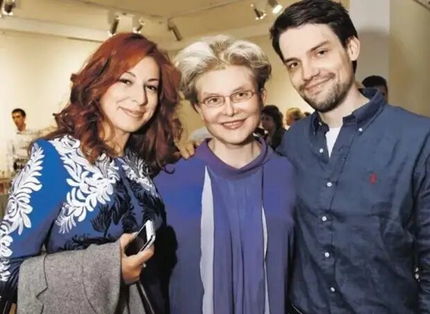 «Мне невероятно повезло»: почему сыновья Елены Малышевой не живут в России, но их жёны — «замечательные»?