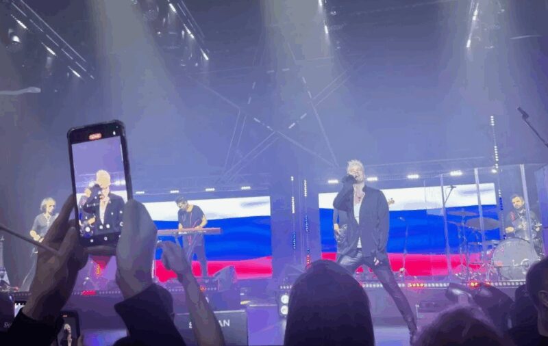 Кадры с выступления Ярослава Дронова.