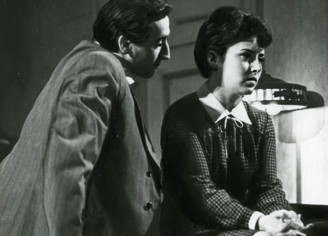 Корниенко в образе Ольги в спектакле «Так и будет».