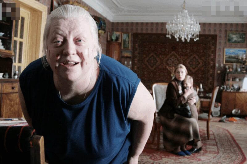 Кадр из фильма «Похороните меня за плинтусом» с участием Светланы Крючковой