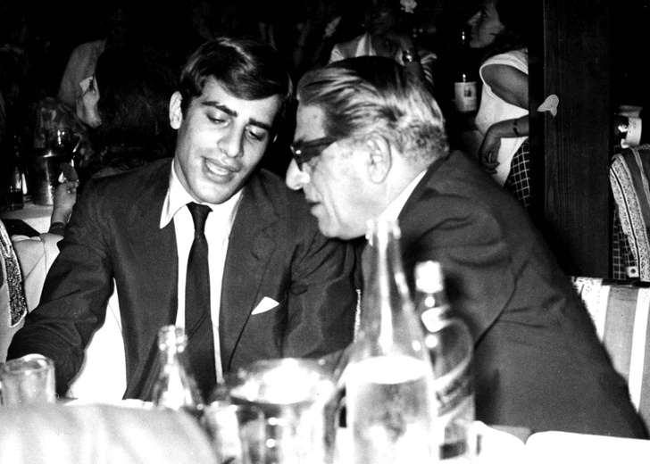 Магната похоронили рядом с сыном