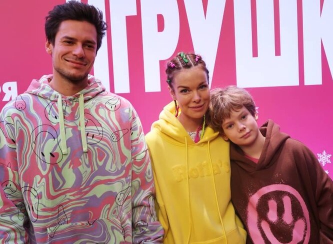 Анна Старшенбаум с Даниилом Наумовым и старшим сыном Иваном.