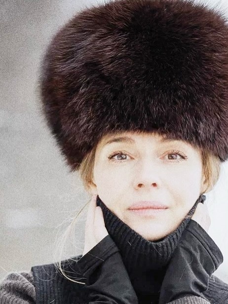 «Мне всё казалось игрой»: почему 20-летний гражданский брак Любови Толкалиной и Егора Кончаловского завершился громким расставанием