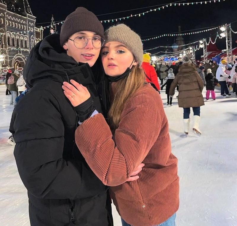 «Лиза и Мартин похожи как две капли воды»: в Сети обсуждают невесту 21-летнего сына Ильи Авербуха