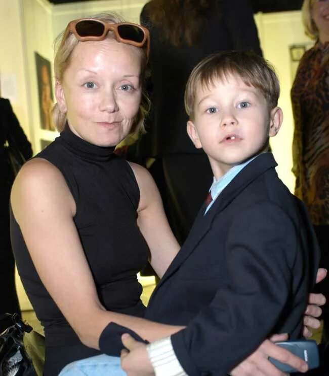 «Я жила только им»: почему актриса Евдокия Германова отказалась от приёмного сына спустя 8 лет