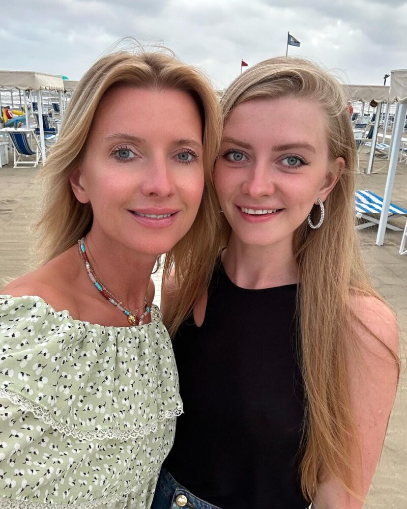 «Ей не больше 30!»: 67-летний Валерий Сюткин показал 50-летнюю жену, которую путают с дочерью