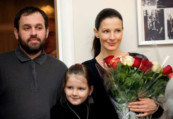 «Она не играла опасность, а паузу перед ней»: как Евгения Крюкова пережила смерть любимого и обрела счастье с 6 детьми