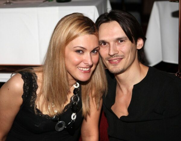 «Ты что, совсем дурак?»: как звезда 90-х Влад Сташевский променял сцену на металлолом и нашел сына спустя 20 лет