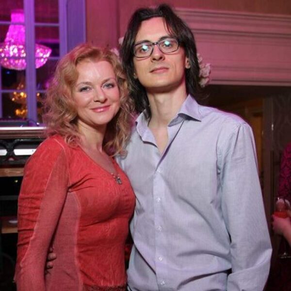 Неожиданный поворот : Как сыновья советских актрис, от 48-летнего сценариста до 54-летнего актёра, выбрали свой путь, и почему одна мать «очень скучает» по сыну-врачу