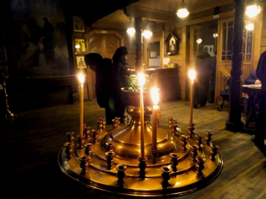 «Невзрослость общества»: священник объяснил, почему люди верят в колдовство и ищут помощи у гадалок