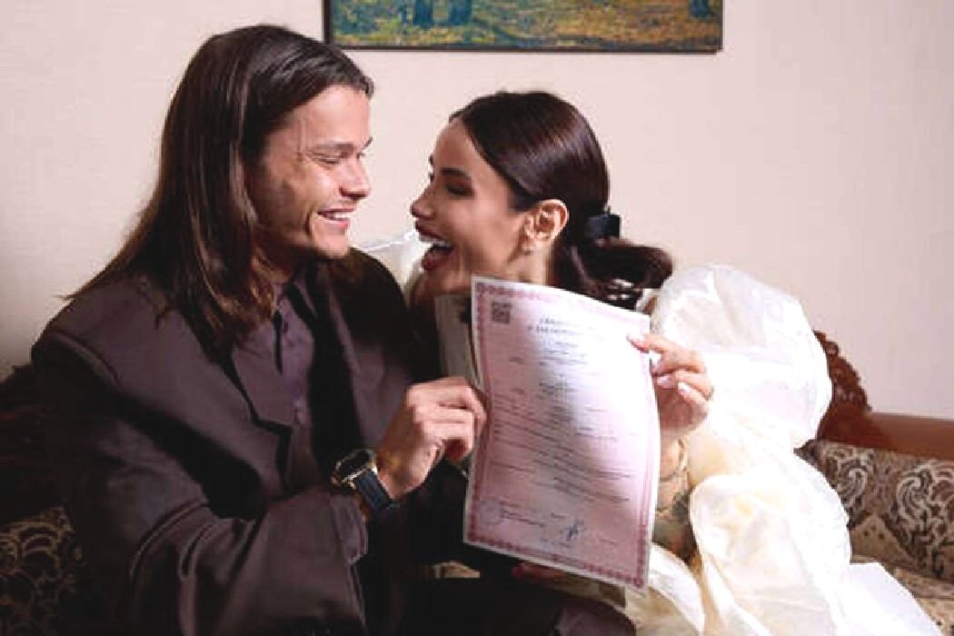 «Пусть наша жизнь будет такой же, как это фото. Счастливые и под берёзками. Ура! Мы теперь муж и жена»: