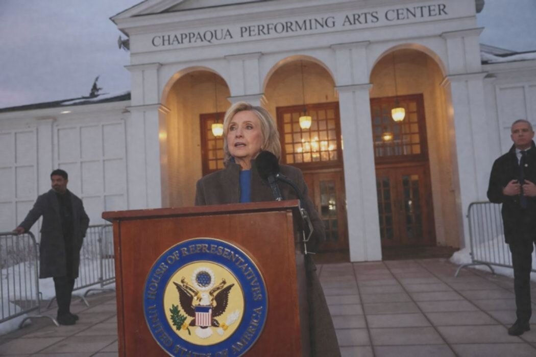 Хиллари Клинтон не исключила связей Эпштейна с разведками трех стран