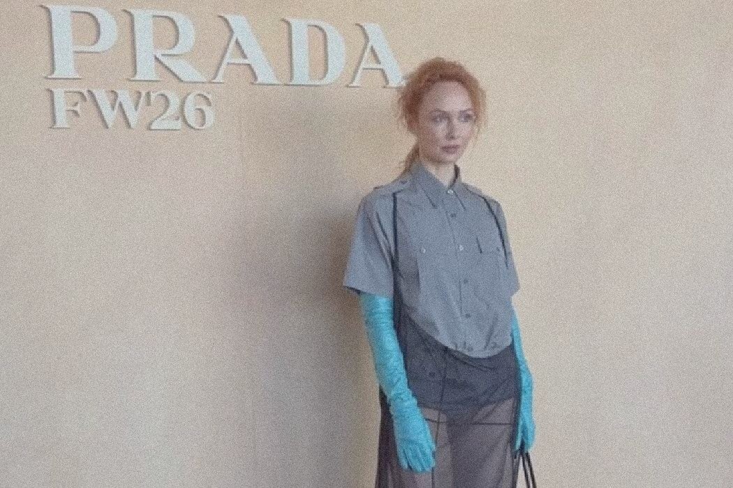 Ольга Карпуть в микрошортах и прозрачной юбке посетила показ Prada в Милане