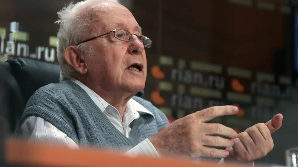 Отек мозга и болезни сердца: названа причина смерти Роя Медведева