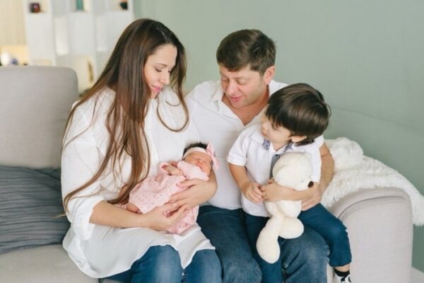 «Бросил жену ради молодой»: почему 52-летний Дмитрий Брекоткин из «Уральских пельменей» не оправдывается за новую семью