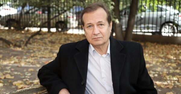 Сбрил усы и стал неузнаваем: 72-летний Андрей Градов, потерявший мать в 9 лет, пережил трудности 90-х и нашел любовь на 40 лет