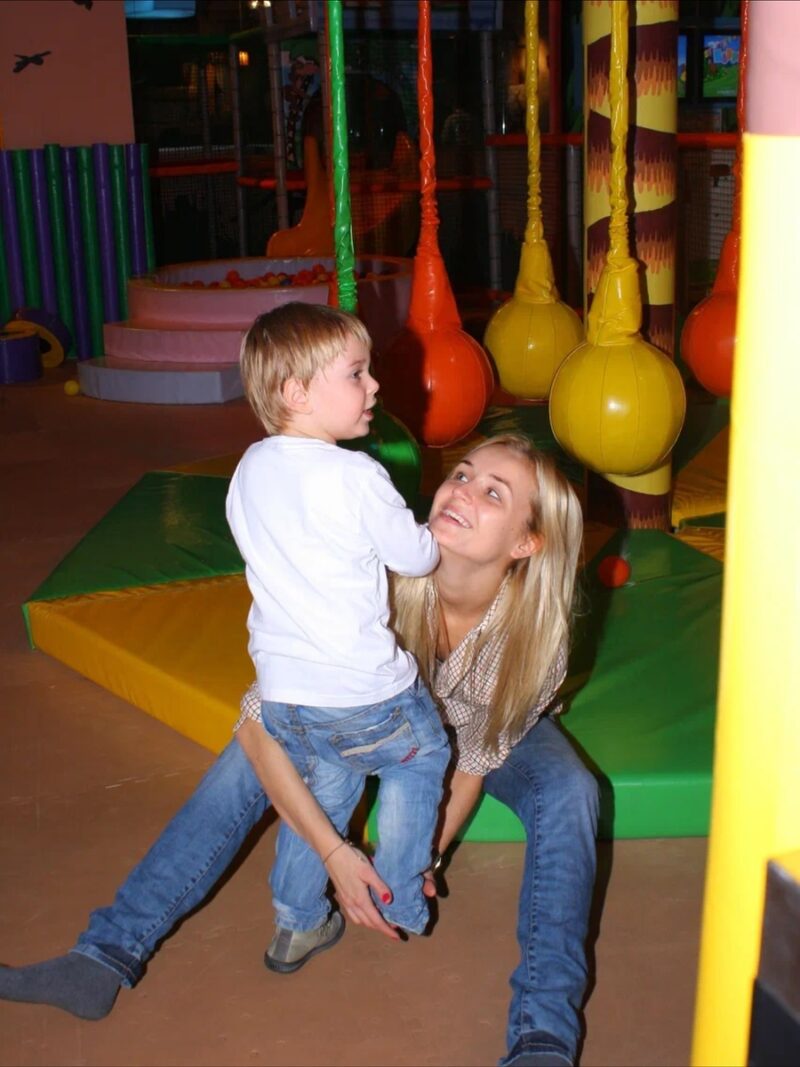 Сын Гагариной вырос красавцем: 18-летний Андрей Кислов покоряет две вершины, но «невеста? Пока только карьера!»