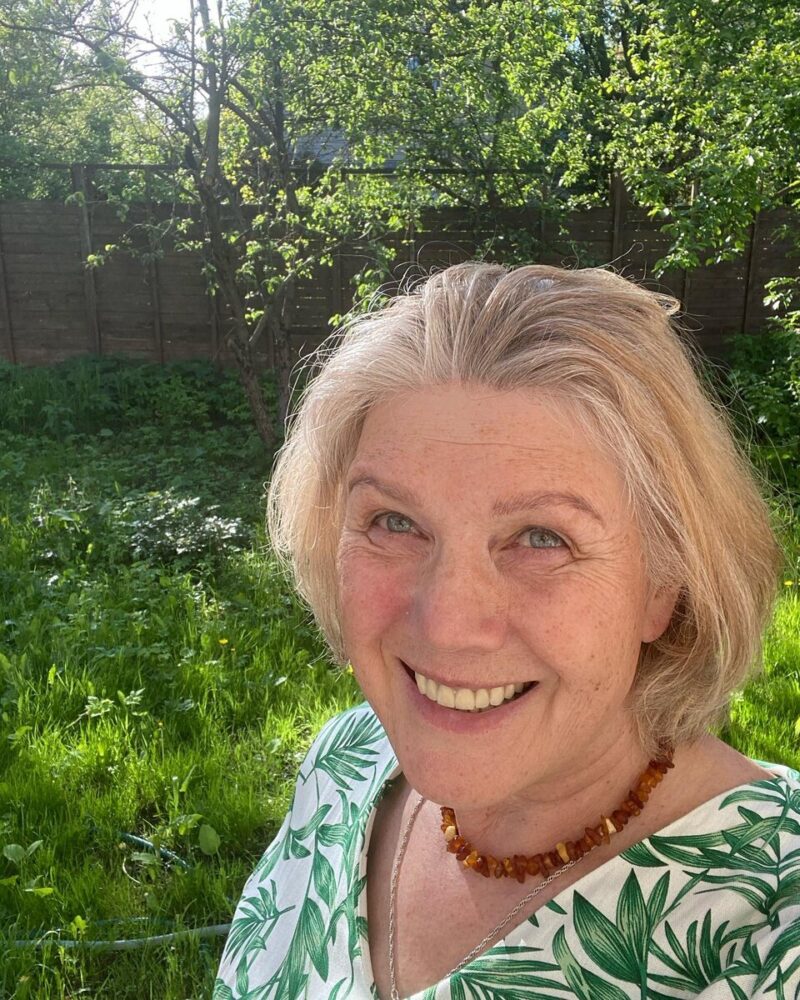 От дочери звезды «Вам и не снилось» до звонаря: как 64-летняя Екатерина Васильева пережила два развода и забвение 90-х, но нашла счастье в новой профессии и вырастила известную дочь