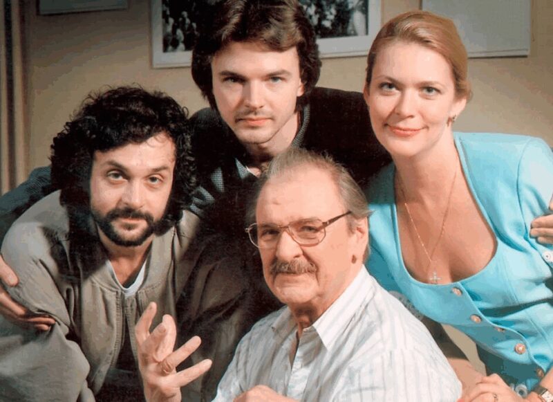 Юрий Яковлев с детьми: Алексеем, Антоном и Аленой, которых он смог собрать вместе.