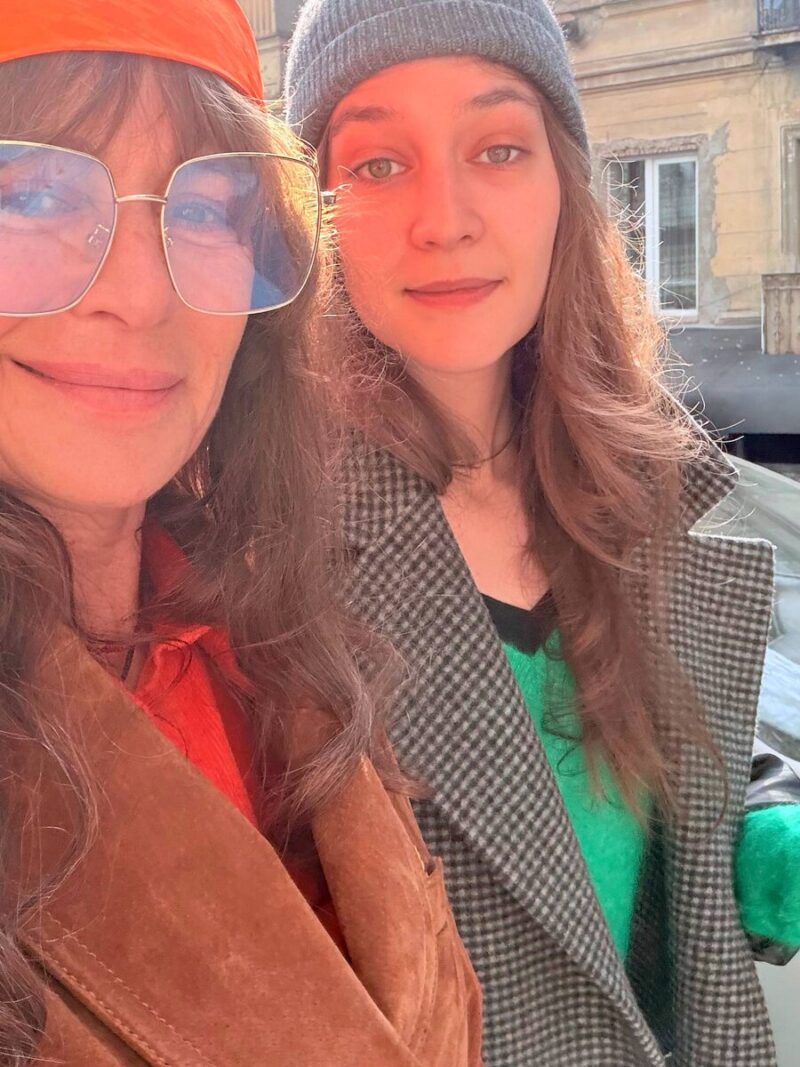 «Из имущества у меня только воздух»: как 58-летняя Оксана Фандера покинула мужа и детей, уехав в Грузию с одной собакой