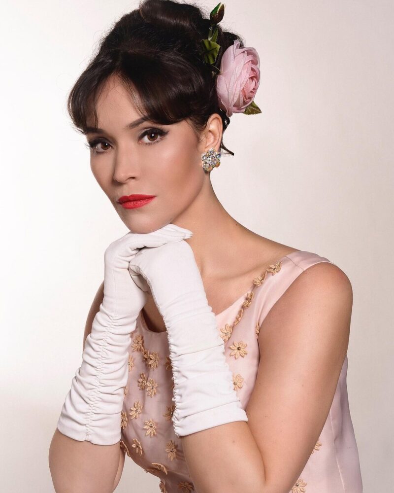 «Не хотела повторить судьбу матери»: почему 42-летняя Александра Самохина нашла счастье лишь в третьем браке и как выглядят её 14-летняя дочь и 5-летний сын