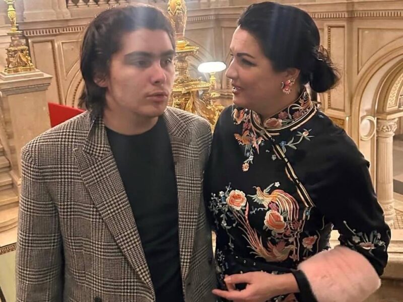 Сын Анны Нетребко вырос на глазах: аутизм, балет и русская речь