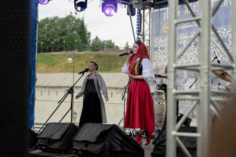 «Это кричалки!»: 70-летний Юрий Лоза обрушился с критикой на молодую певицу, но причина оказалась куда прозаичнее