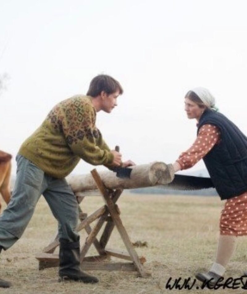 Актёр на съёмочной площадке, в процессе работы над новым образом.