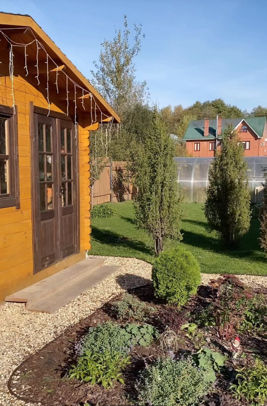 «Накануне Нового 21-го года мы переехали»: как 42-летняя Екатерина Порубель променяла городскую квартиру на болото и курятник