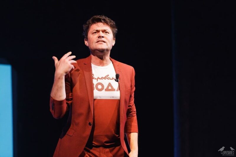 «Он ушел к другой после 37 лет брака»: как звезда «О.С.П.-студии» пережил трагедию сына и предательство жены