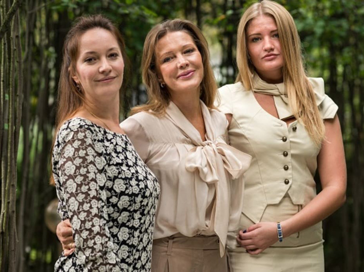 «Я от тебя отрекусь!»: драма Елены Прокловой и дочери