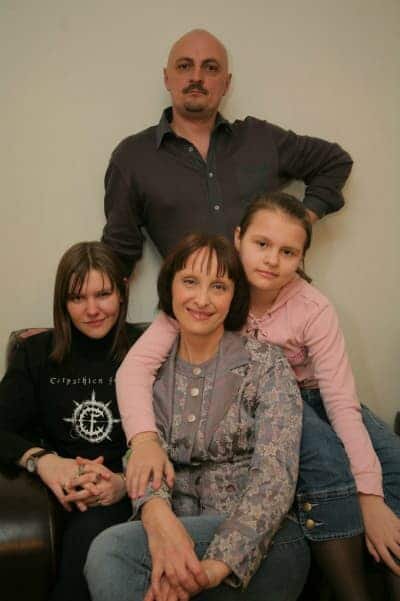 Счастливые моменты: Светлана Рожкова с супругом и дочерями.