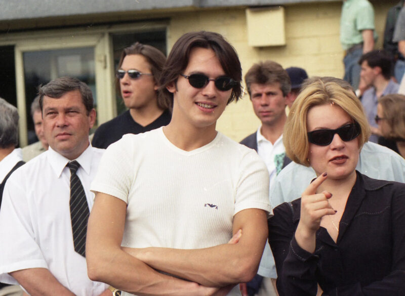 «Он просто подошёл к ней с коктейлем»: как дочь влиятельного бизнесмена увела 23-летнего Влада Сташевского у фанаток