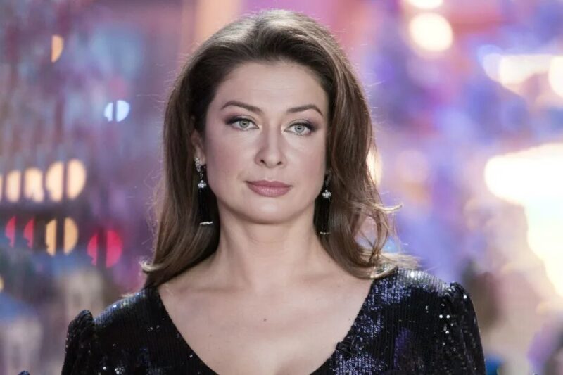 «Для меня он всегда на первом месте»: как 50-летняя Мария Ситтель с пятью детьми сохраняет брак и выглядит моложе своих лет