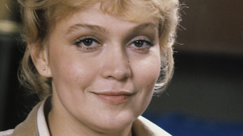 «Пигалица» Ростоцкого и пророчество цыганки: Ирина Шевчук — как звезда «А зори здесь тихие» пережила предательство, кому дочери и ушла после 30 лет счастливого брака