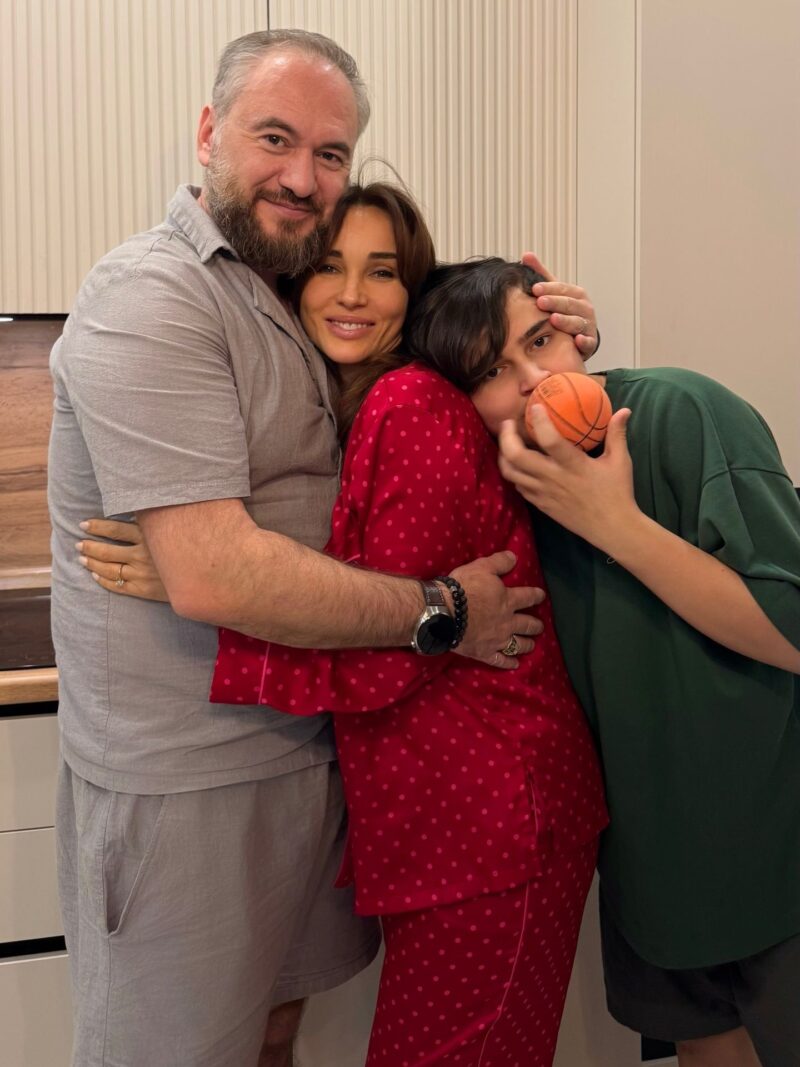 Александр Златопольский и Анфиса Чехова с сыном.