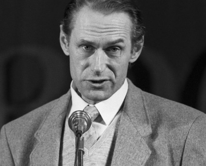 Виктор Коклюшкин во время одного из своих знаменитых выступлений.