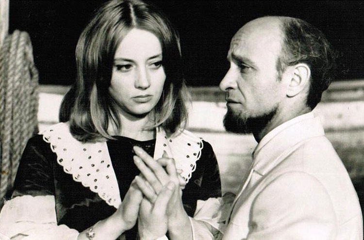 Маргарита Терехова и Ролан Быков в фильме «Бегущая по волнам», 1967 год