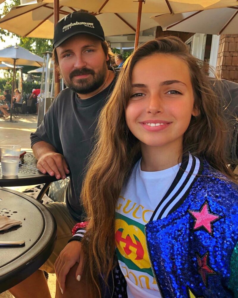 Тоня Худякова с отцом.