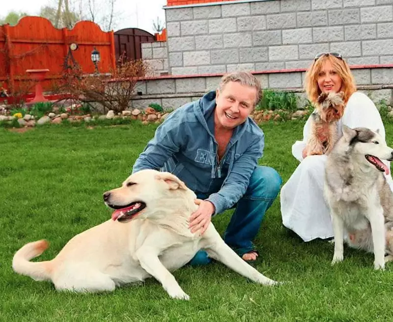 «Изба XIX века, но с комфортом XXI»: как Елена Яковлева 4 года строила свой необычный дом под Москвой