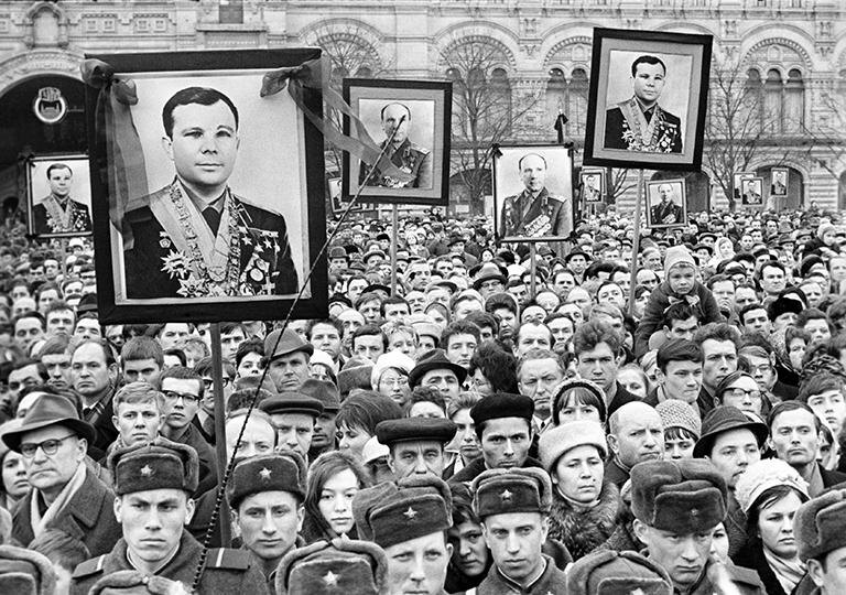 Сухое сообщение о гибели Гагарина не дало ответов на вопросы.