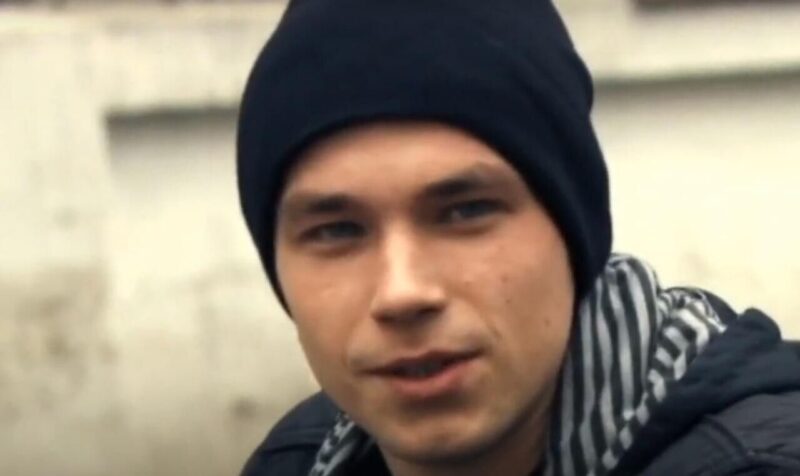 Александр Петров в сериале "Голоса".